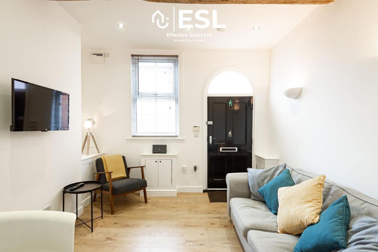 2 Bedroom Terrace Cottage, Parking, 5 Minutes Drive To Royal Shrewsbury Hospital Exterior foto